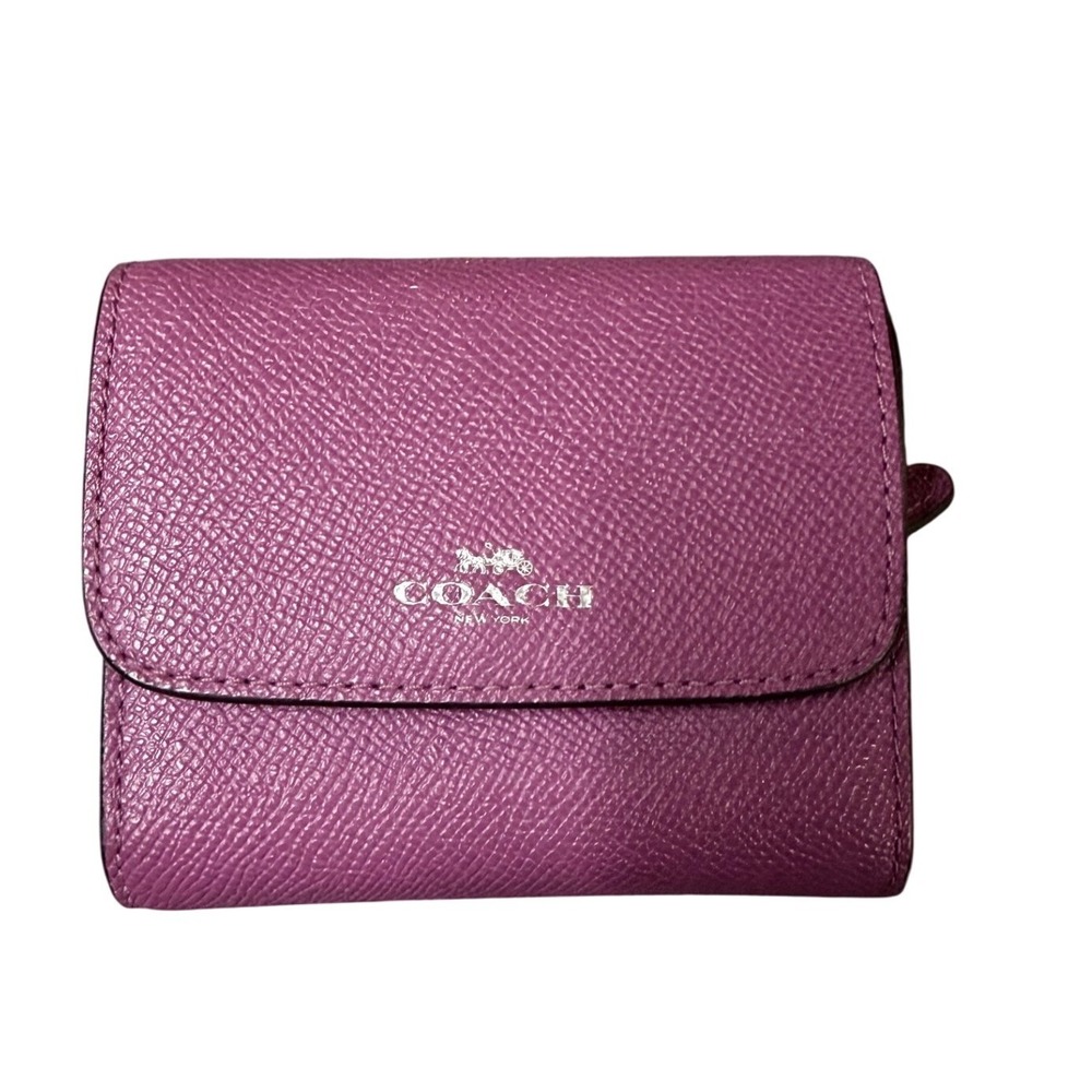 Coach Trifold Wallet Purple Crossgrain Leather Snap Closure Silver Tone Small